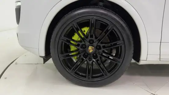 PORSCHE-CAYENNE-2016