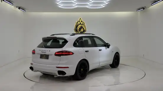 PORSCHE-CAYENNE-2016