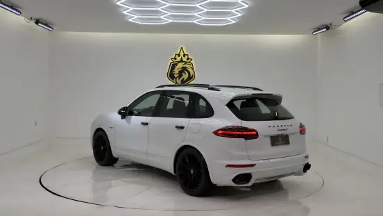 PORSCHE-CAYENNE-2016