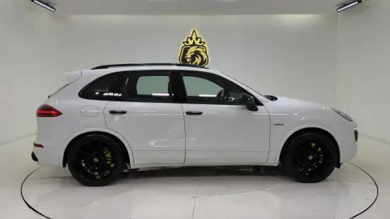 PORSCHE-CAYENNE-2016
