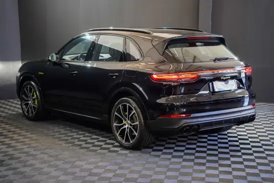 PORSCHE-CAYENNE-2022
