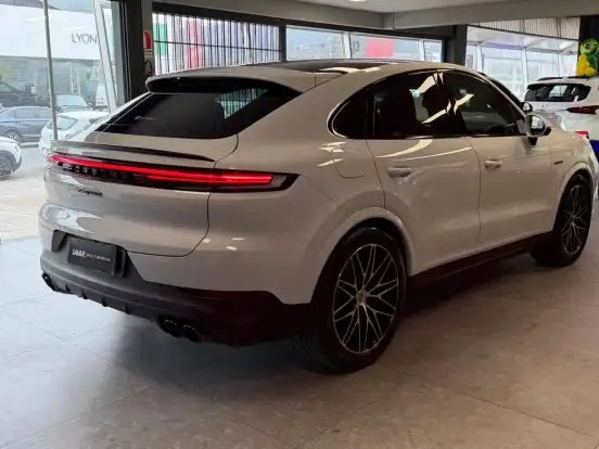 PORSCHE-CAYENNE-2024