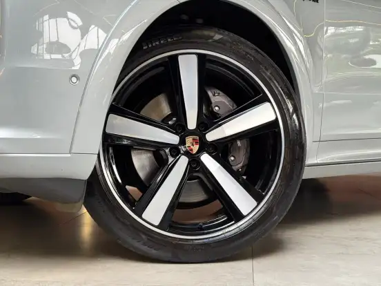 PORSCHE-CAYENNE-2025