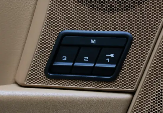 PORSCHE-CAYMAN-2011