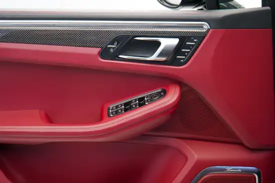 PORSCHE-MACAN-2022