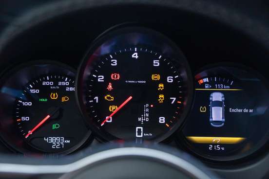 PORSCHE-MACAN-2021