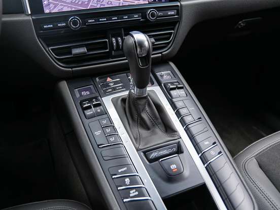 PORSCHE-MACAN-2019