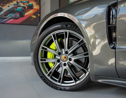 PORSCHE-PANAMERA-2023