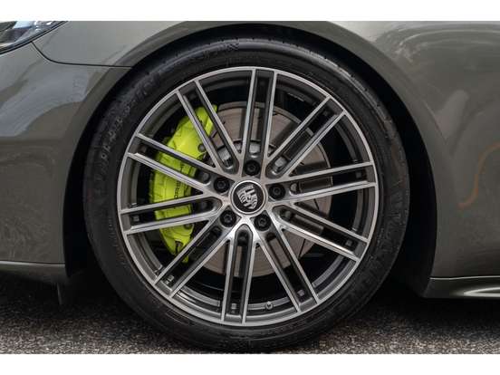 PORSCHE-PANAMERA-2023
