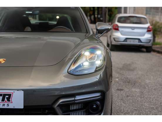 PORSCHE-PANAMERA-2023