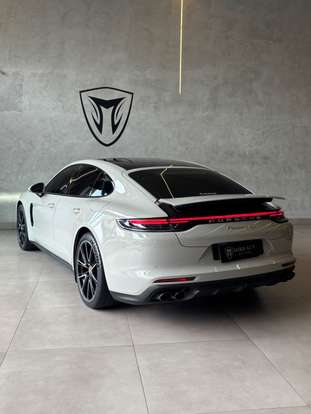 PORSCHE-PANAMERA-2023