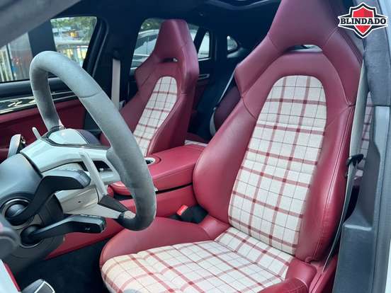 PORSCHE-PANAMERA-2023