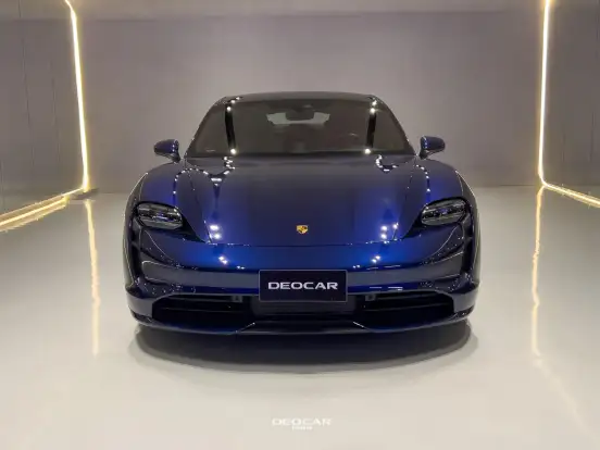 PORSCHE-TAYCAN-2021