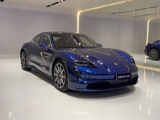 PORSCHE-TAYCAN-2021