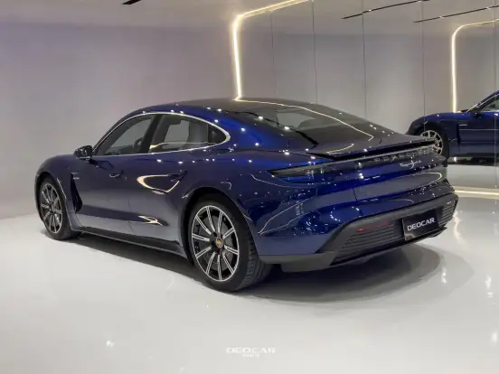 PORSCHE-TAYCAN-2021