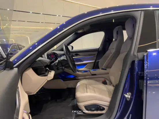 PORSCHE-TAYCAN-2021