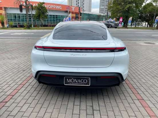 PORSCHE-TAYCAN-2021