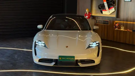 PORSCHE-TAYCAN-2021