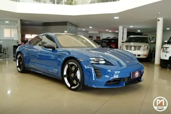 PORSCHE-TAYCAN-2020