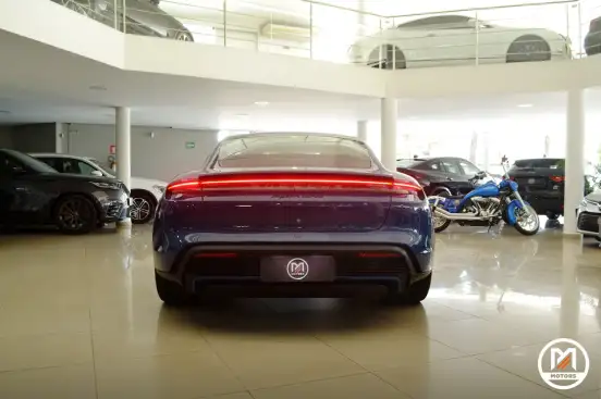PORSCHE-TAYCAN-2020