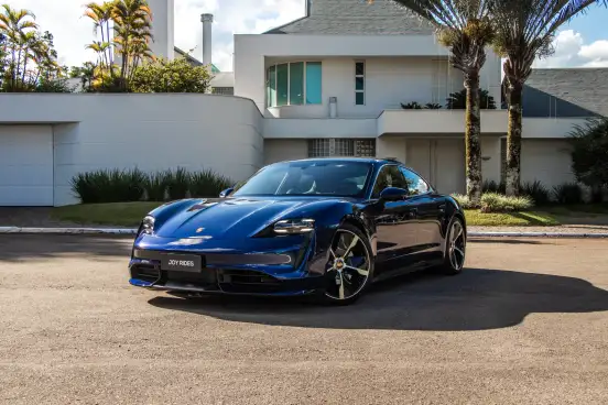 PORSCHE-TAYCAN-2020