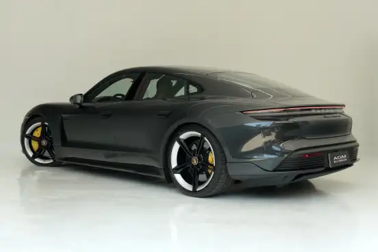 PORSCHE-TAYCAN-2023