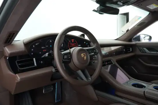 PORSCHE-TAYCAN-2023