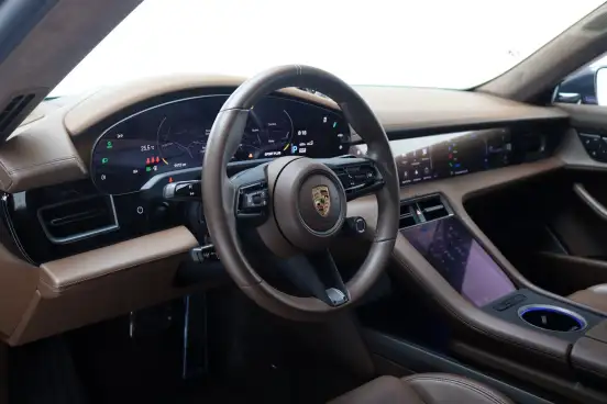 PORSCHE-TAYCAN-2023