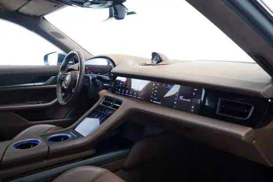 PORSCHE-TAYCAN-2023