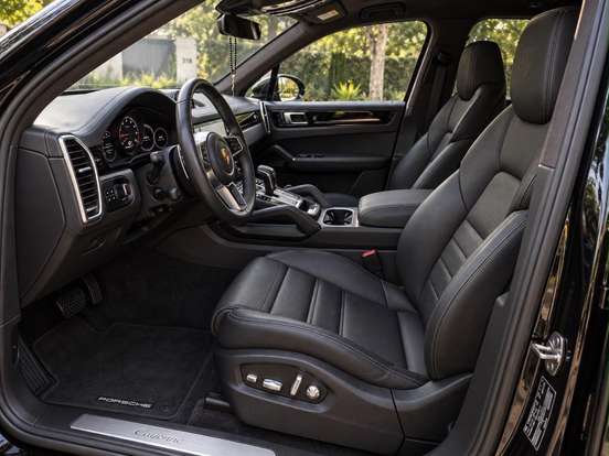 PORSCHE-CAYENNE-2020
