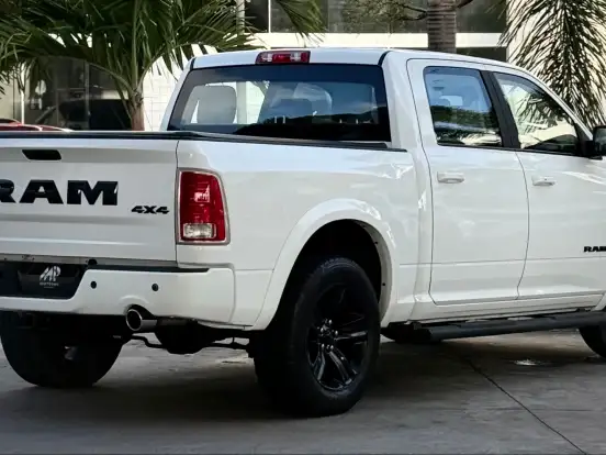 RAM-1500-5.7 V8 GASOLINA LIMITED NIGHT EDITION CD 4X4 AUTOMÁTICO RAM-1500-2023