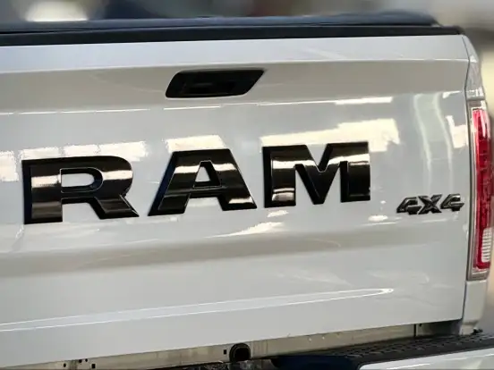 RAM-1500-5.7 V8 GASOLINA LIMITED NIGHT EDITION CD 4X4 AUTOMÁTICO RAM-1500-2023
