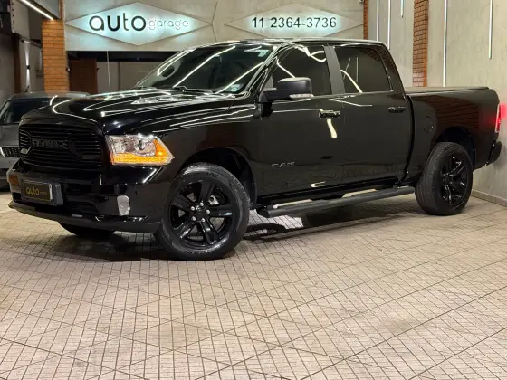 RAM CLASSIC 5.7 V8 GASOLINA LARAMIE NIGHT EDITION CD 4X4 AUTOMÁTICO