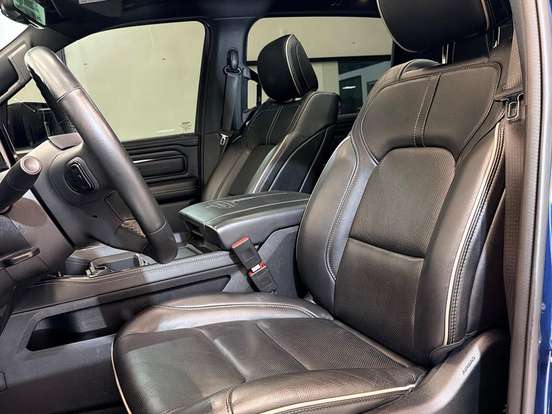 RAM-1500-5.7 V8 GASOLINA LIMITED NIGHT EDITION CD 4X4 AUTOMÁTICO RAM-1500-2023