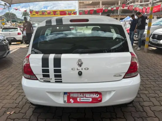 RENAULT-CLIO-2015