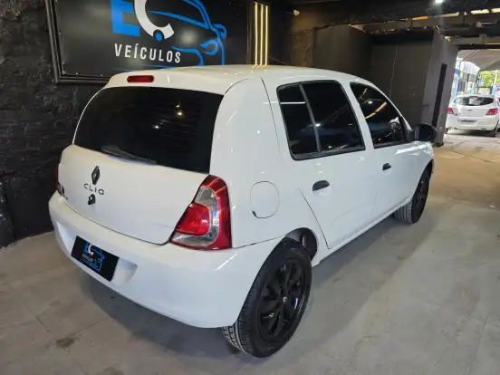RENAULT-CLIO-2014