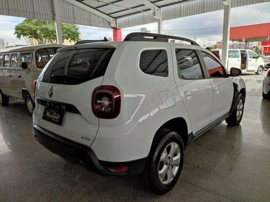 RENAULT-DUSTER-2023