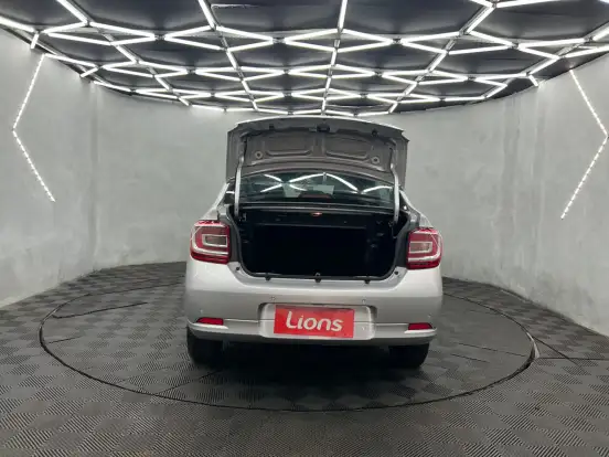 RENAULT-LOGAN-2025