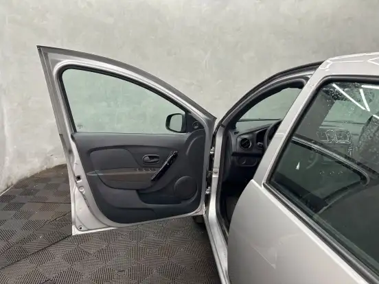 RENAULT-LOGAN-2025