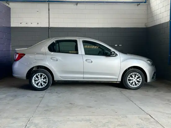 RENAULT-LOGAN-2025