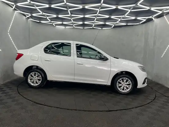 RENAULT-LOGAN-2025