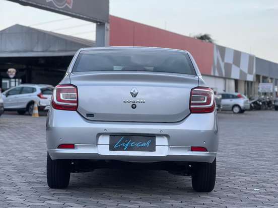 RENAULT-LOGAN-2025