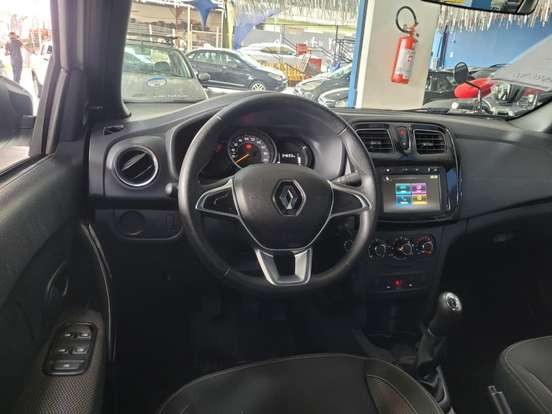 RENAULT-LOGAN-2024