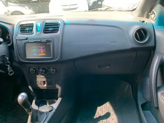RENAULT-SANDERO-2022