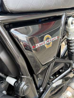 ROYAL ENFIELD-INTERCEPTOR-2024