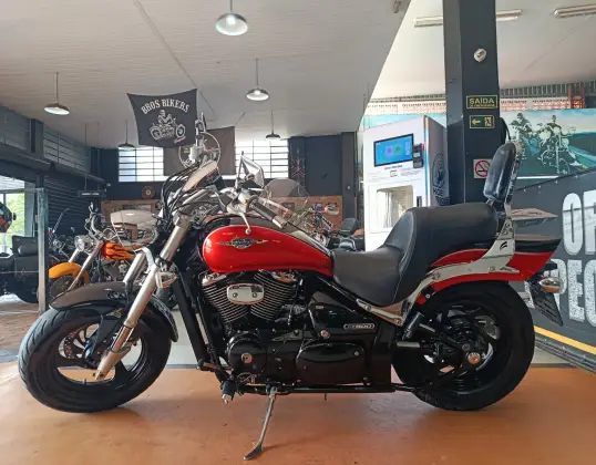 SUZUKI BOULEVARD M800 