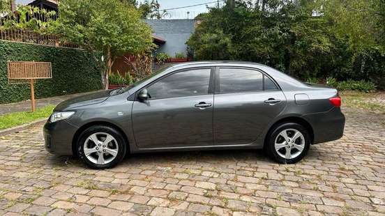 TOYOTA-COROLLA-2011