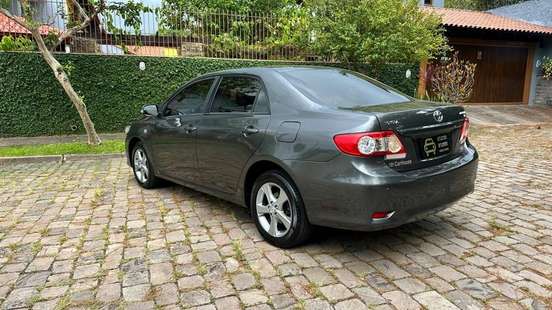 TOYOTA-COROLLA-2011