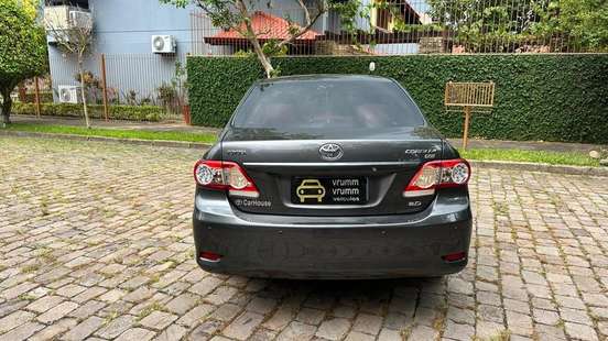 TOYOTA-COROLLA-2011