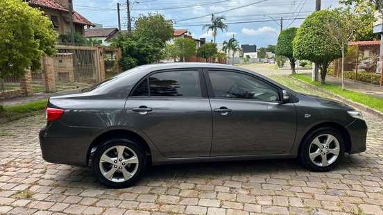 TOYOTA-COROLLA-2011